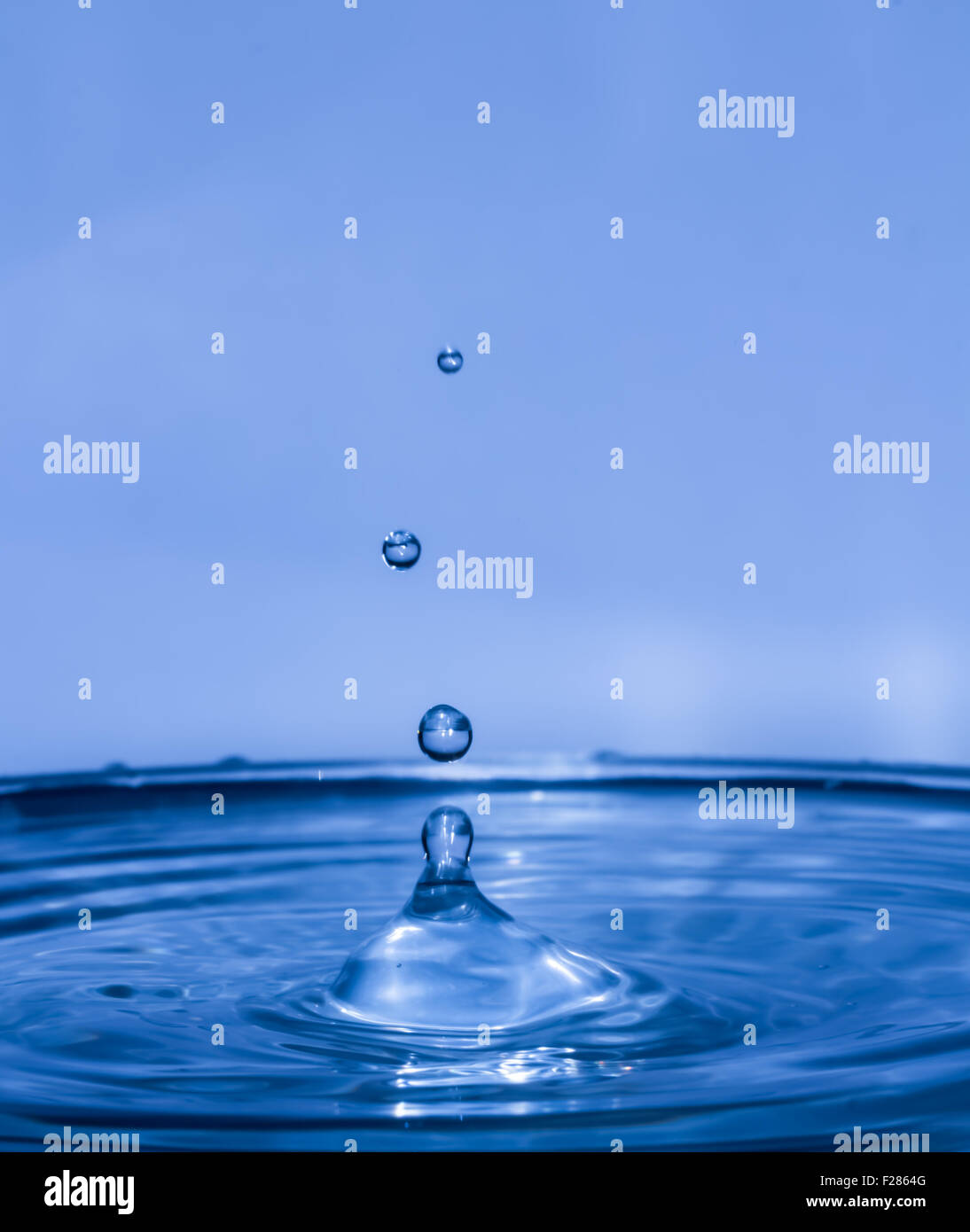 Drop of water falling on water level Stock Photo - Alamy