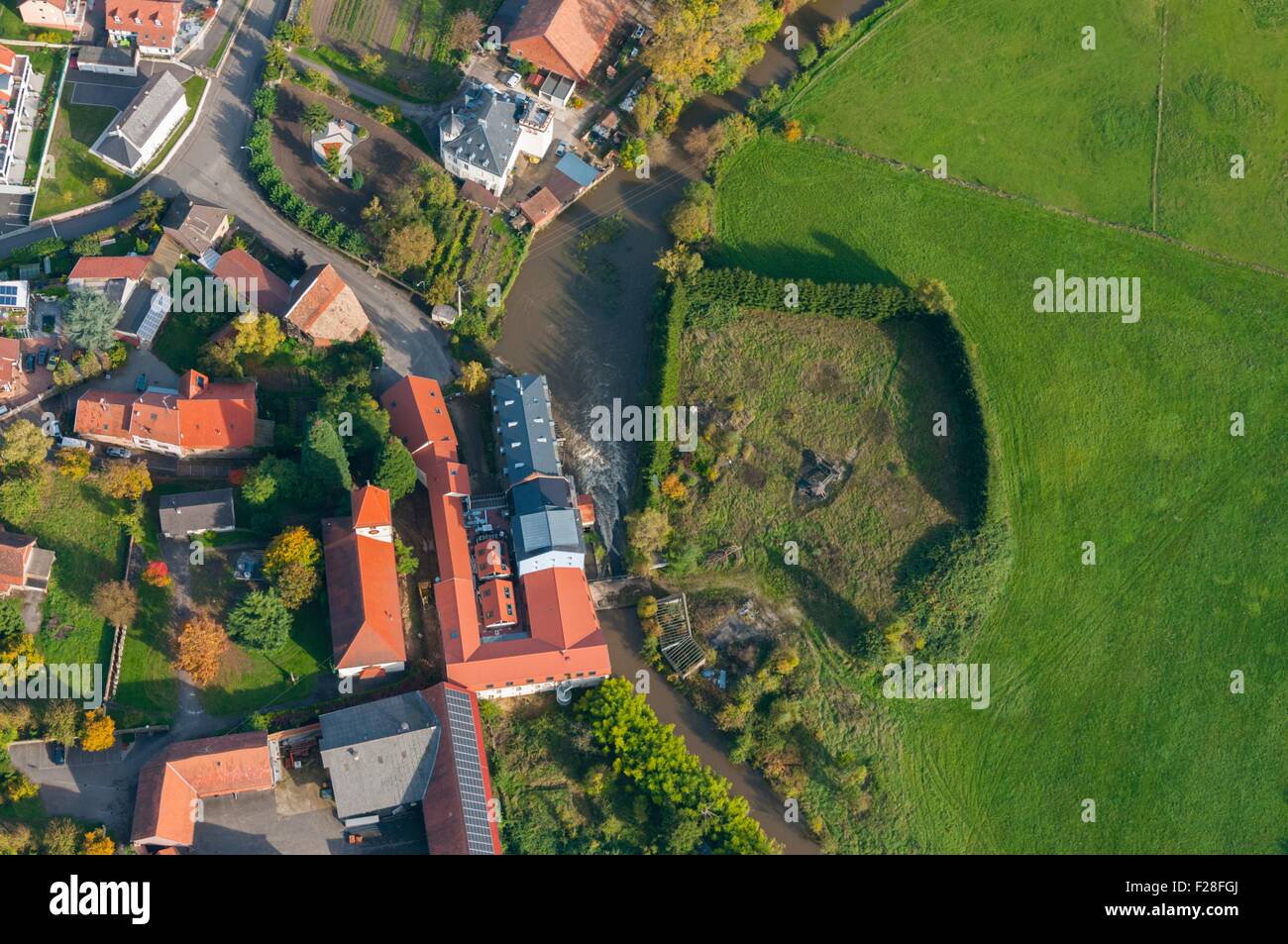 France, Bas Rhin (67), village of Geudertheim, La Zorn river (aerial view) Stock Photo