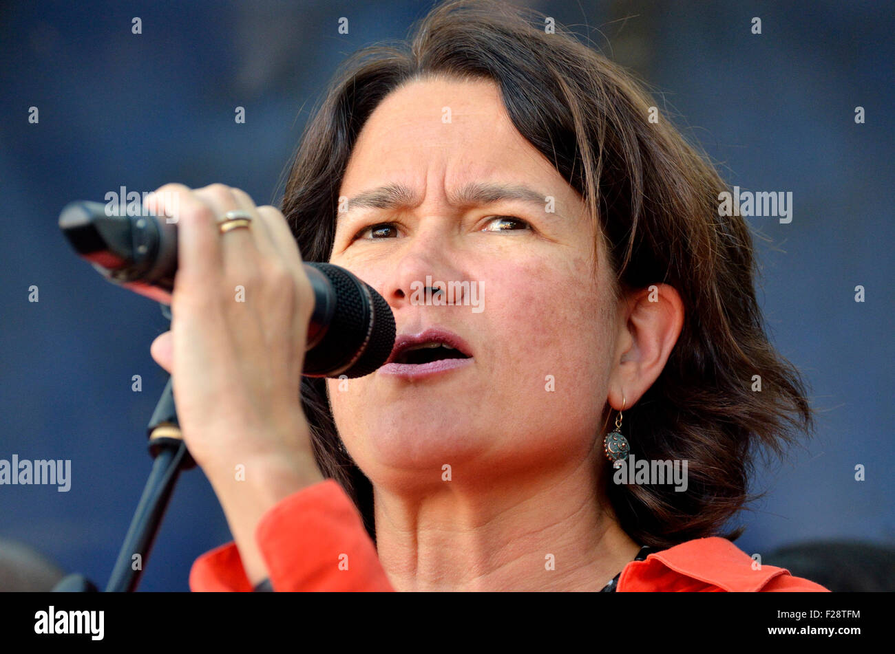 Catherine West MP (Labour; Hornsey and Wood Green) speaking at the 'Refugees Welcome Here' rally in Parliament Square, 12.9.2015 Stock Photo