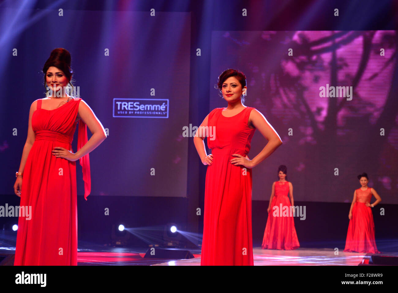 Dhaka, Bangladesh. 13th Sep, 2015. Fashion models are performing in the