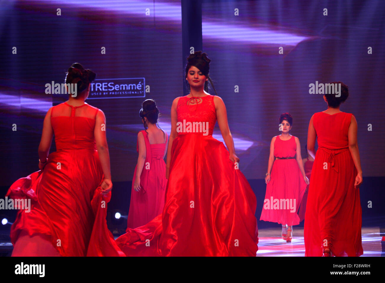 Dhaka, Bangladesh. 13th Sep, 2015. Fashion models are performing in the