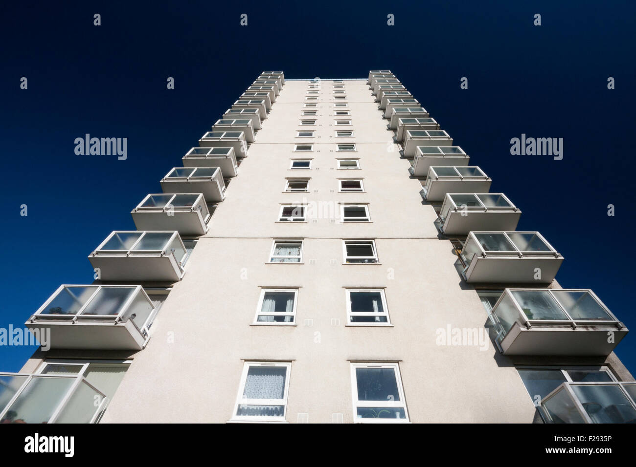 Buildings and the sea in high rise building hi-res stock photography ...
