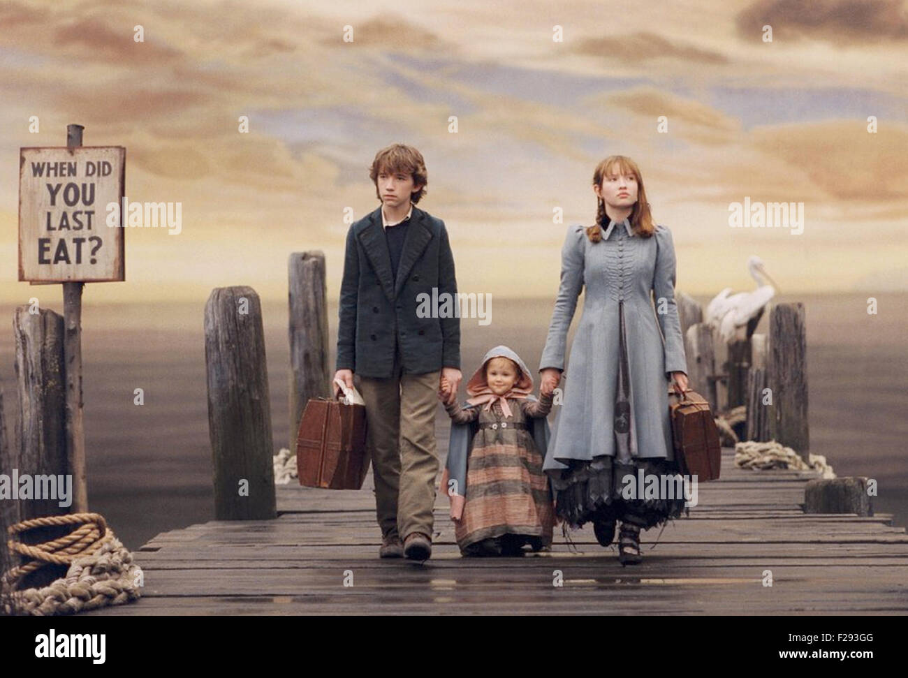 LEMONY SNICKET'S A SERIES OF UNFORTUNATE EVENTS 2004 film with from left: Liam Aiken, Shelby Hoffman, Emily Browning Stock Photo