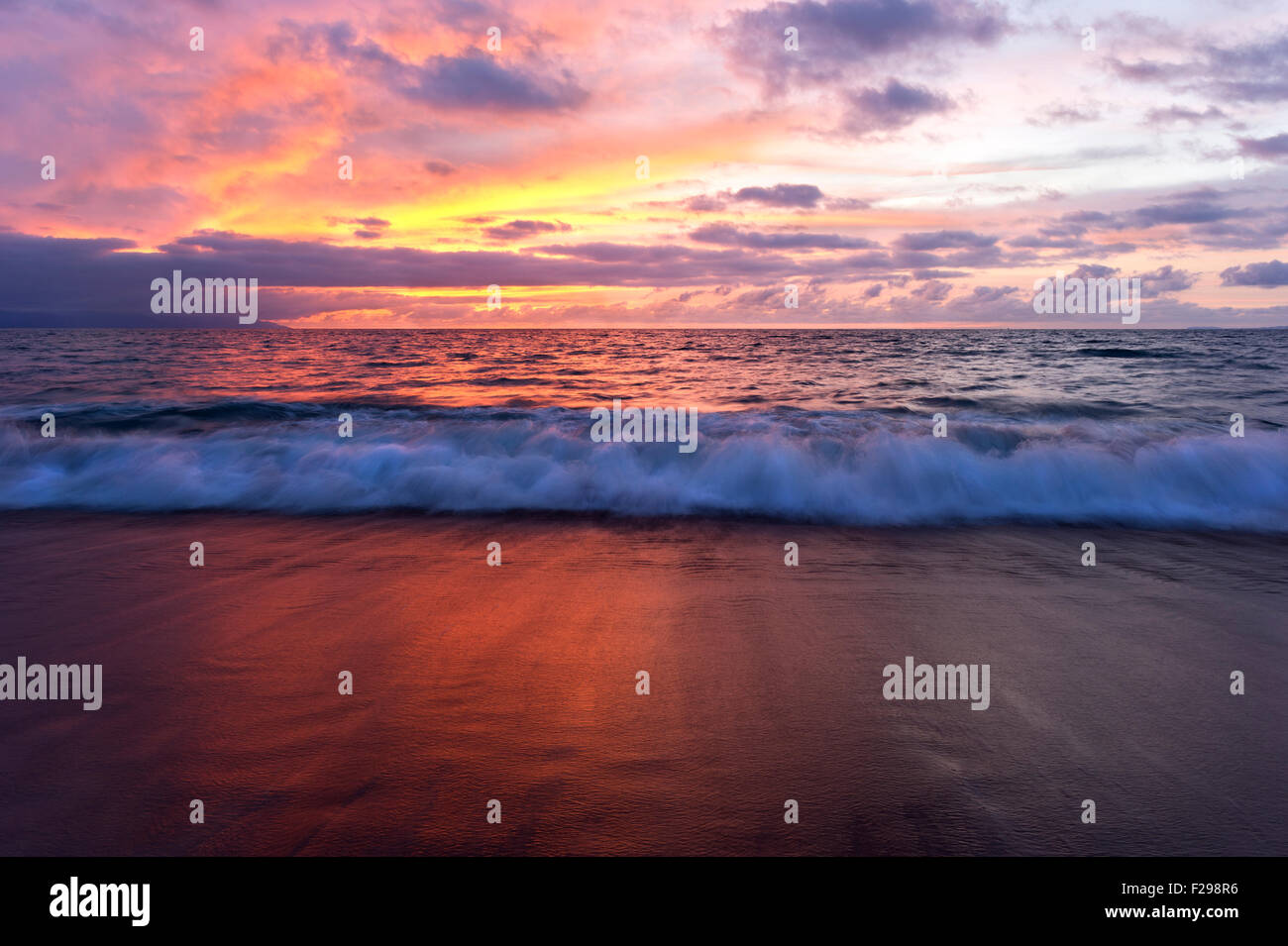 Beautiful sunset ocean shore hi-res stock photography and images - Alamy