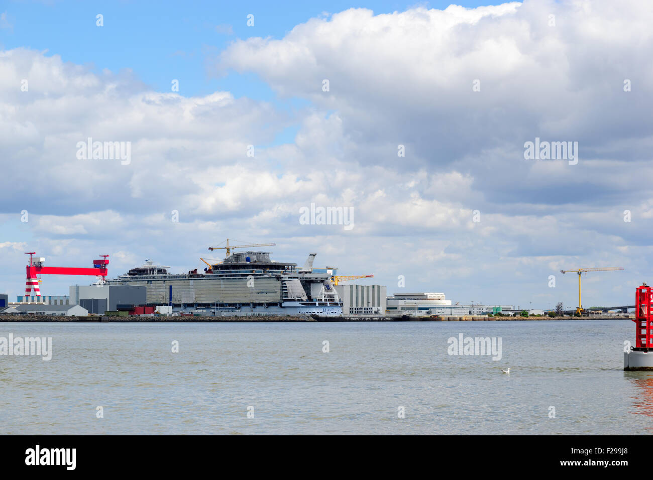 Royal caribbean ship hi-res stock photography and images - Alamy