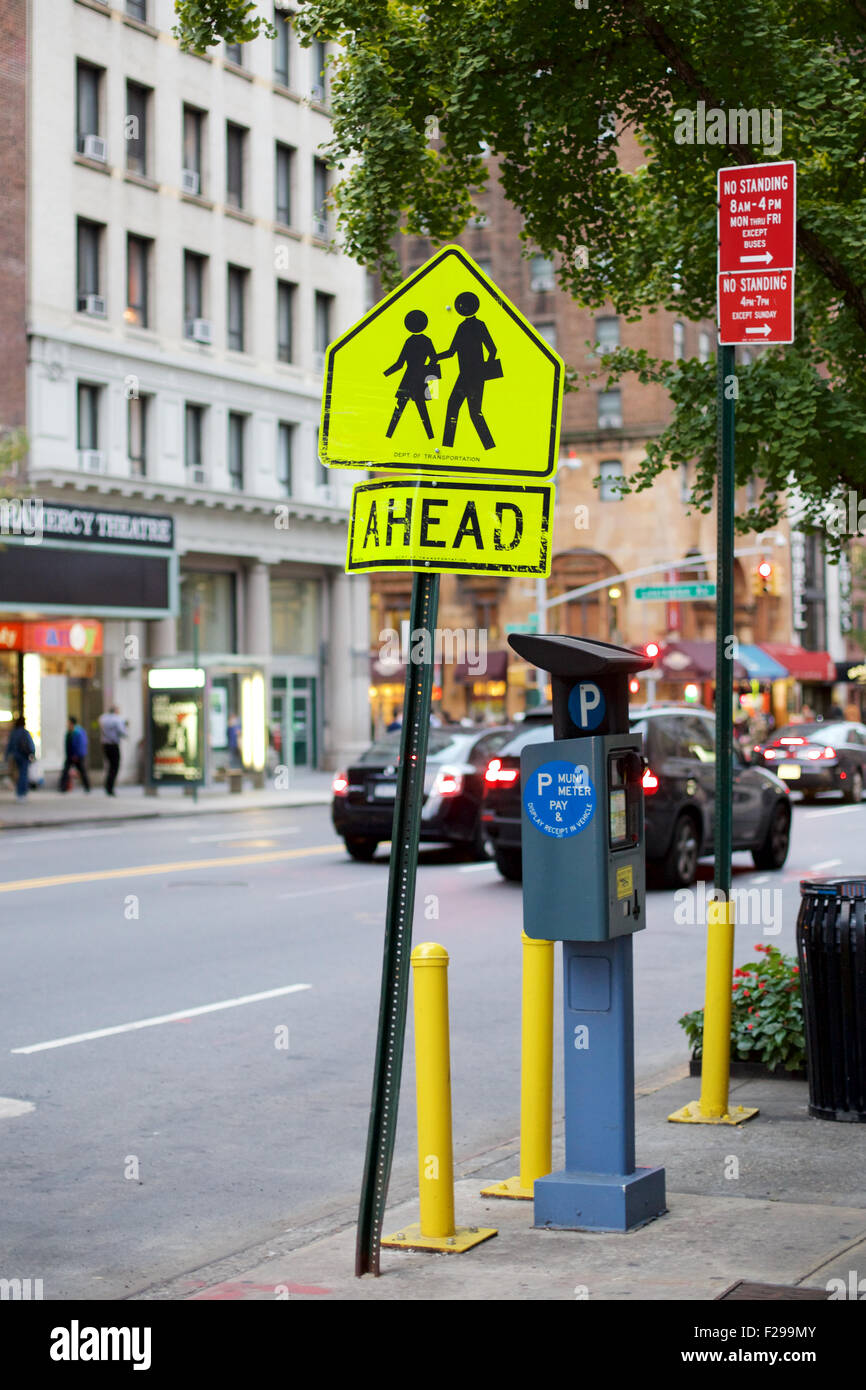 New york pedestrian crossing sign hires stock photography and images
