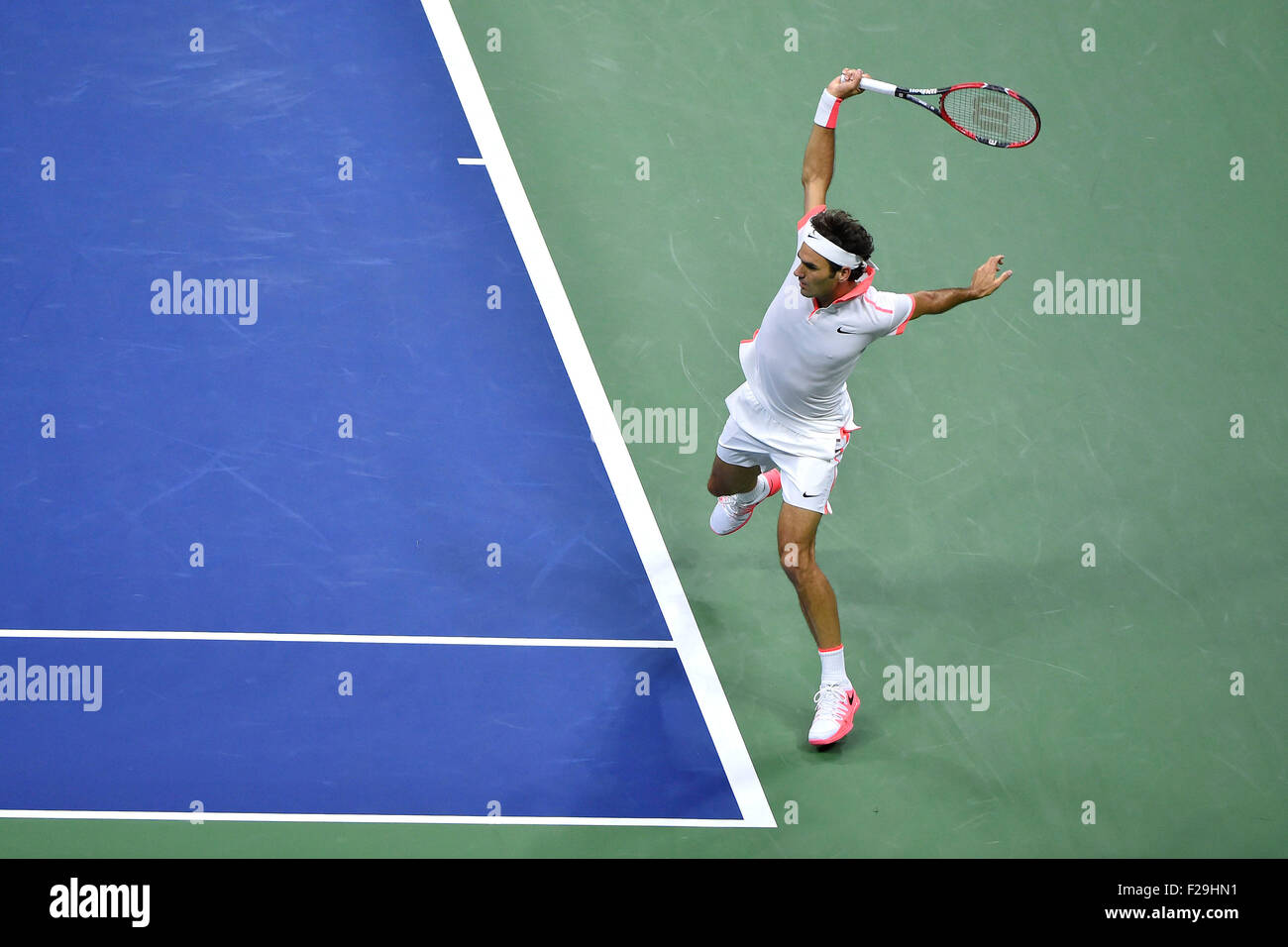 Flushing Meadows, New York, USA. 13th Sep, 2015. Men's singles title at the 2015 US Open, played at the Billie Jean King Tennis Center, Flushing Meadow NY. Roger Federer (SUI) © Action Plus Sports/Alamy Live News Stock Photo