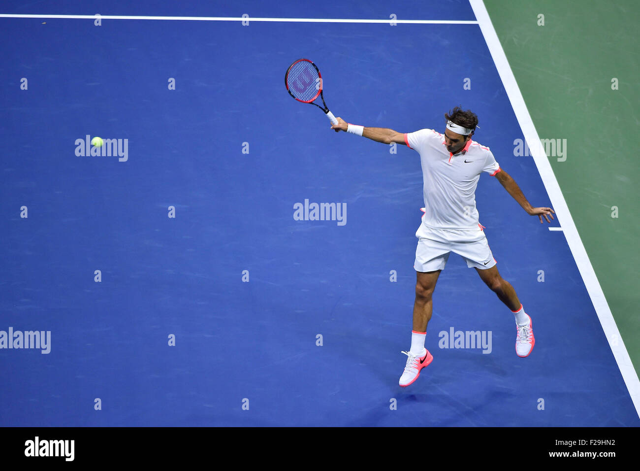 Flushing Meadows, New York, USA. 13th Sep, 2015. Men's singles title at the 2015 US Open, played at the Billie Jean King Tennis Center, Flushing Meadow NY. Roger Federer (SUI) © Action Plus Sports/Alamy Live News Stock Photo