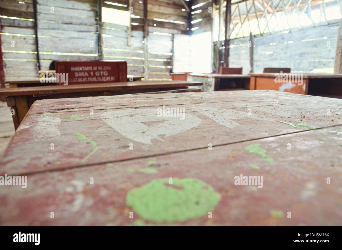 Old classroom desk hi-res stock photography and images - Alamy