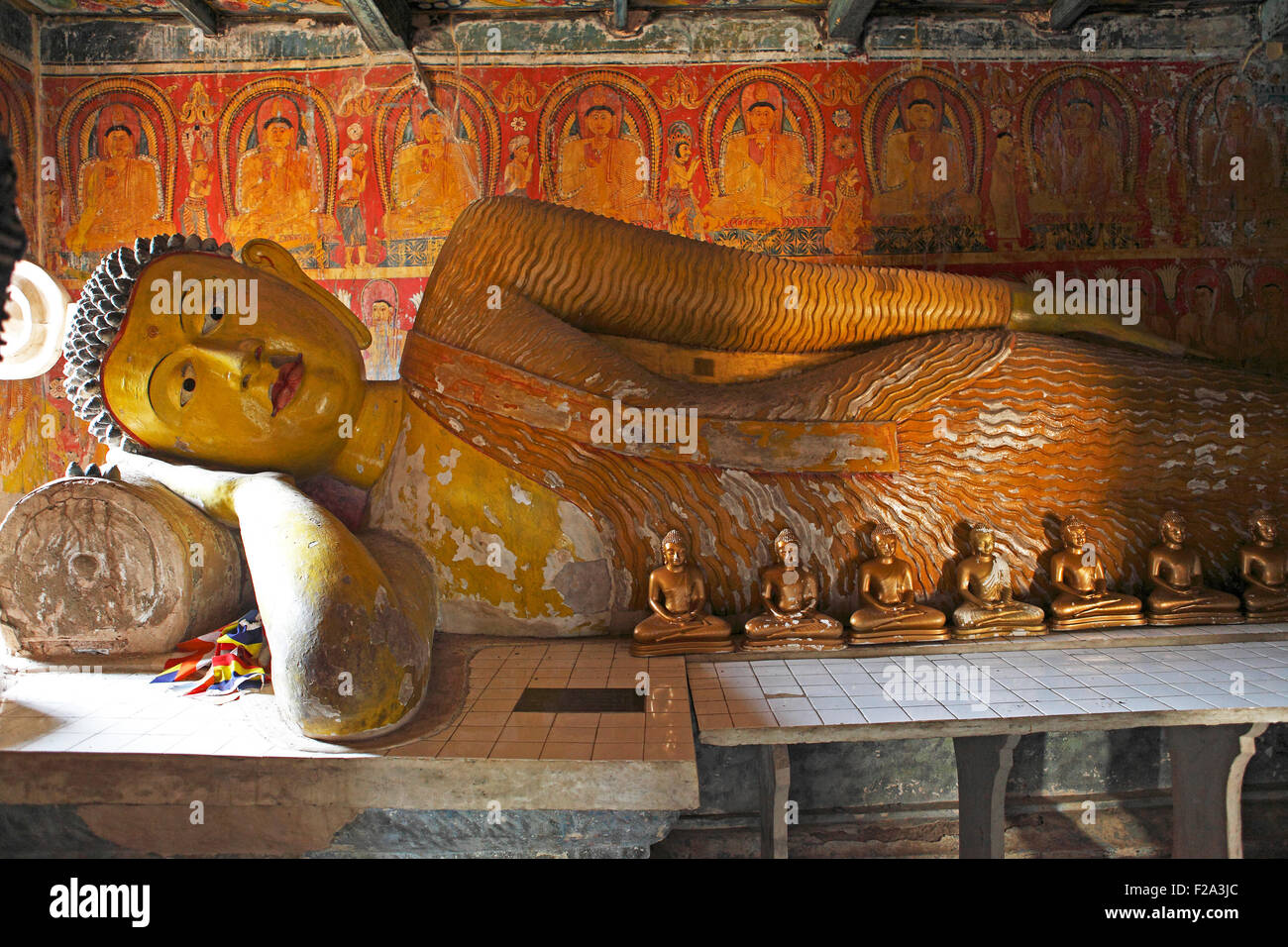 Buddha laying down, Rathpath Raja Maha Temple, Hikkaduwa, Southern