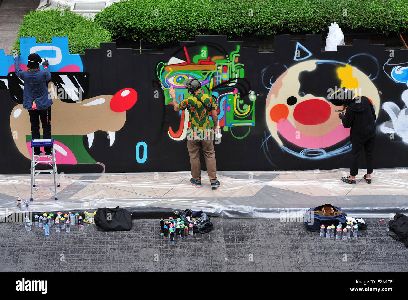 Bangkok, Thailand. 15th Sep, 2015. Graffiti artists spray paints on a wall during 'Stronger Together with Street arts at Ratchaprasong' near Erawan shine in Bangkok, Thailand, Sept. 15, 2015. The event have promoted tourist and business after the explosion at Erawan Shrine in downtown Bangkok. © Rachen Sageamsak/Xinhua/Alamy Live News Stock Photo
