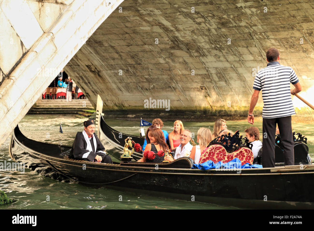 Couple in love on gondola hi-res stock photography and images - Alamy