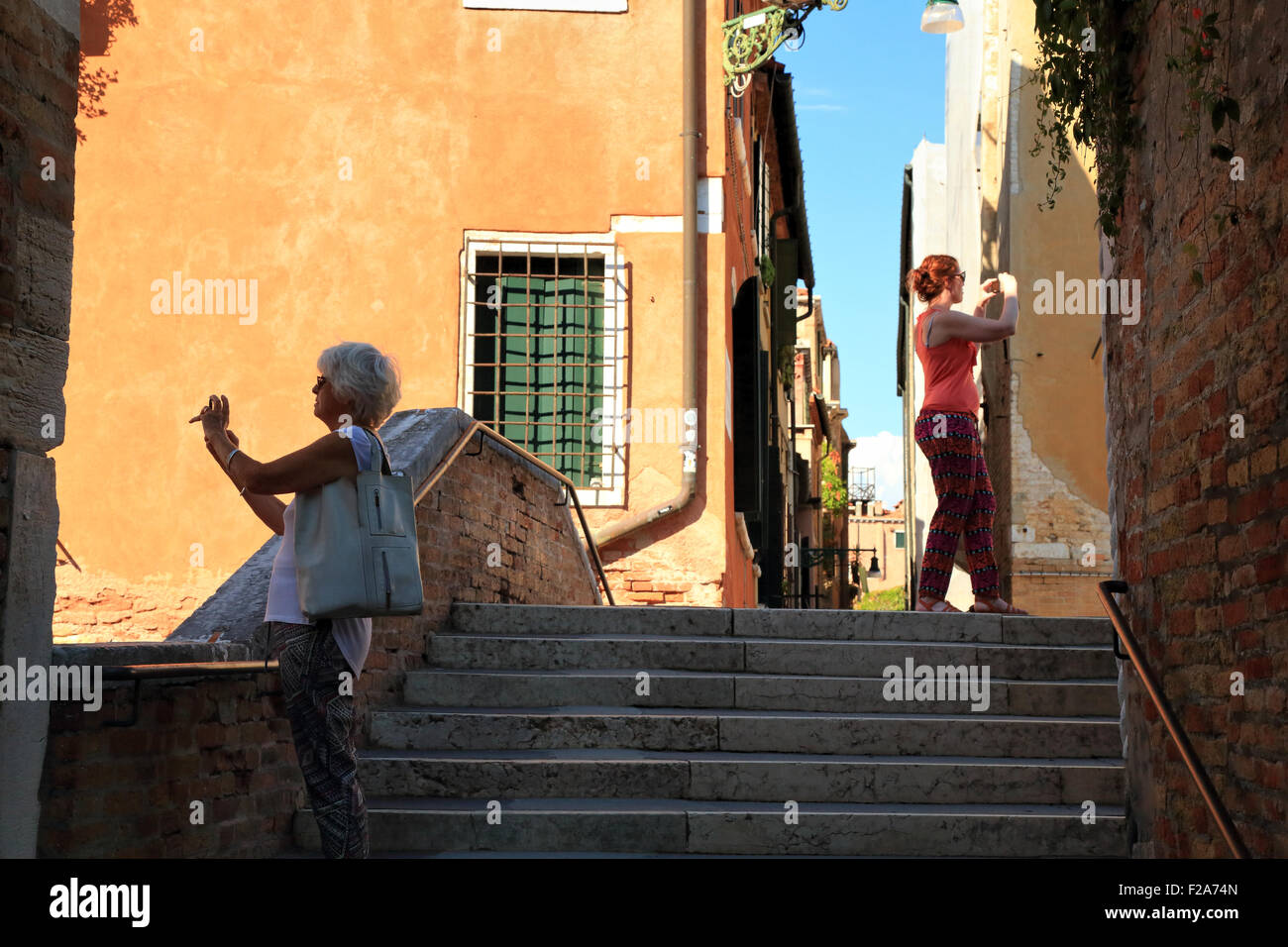 Venice tourists, Ponte del Ravano Stock Photo
