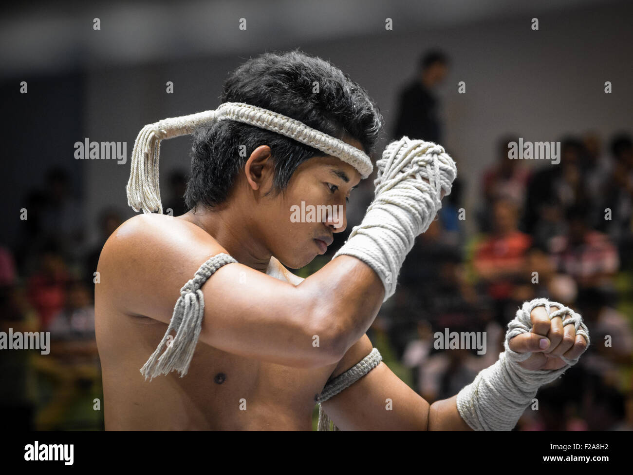 Antecedent verraden Wrijven Muay thai fighter on a muai-thai gala in Bangkok, Thailand. He wears a  traditional outfit and performs in a martial arts show Stock Photo - Alamy