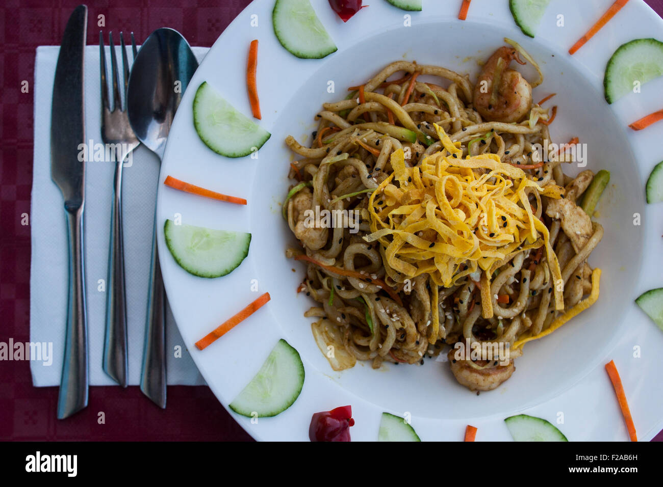 chinese udon noodles with beef chicken vegetables Stock Photo Alamy