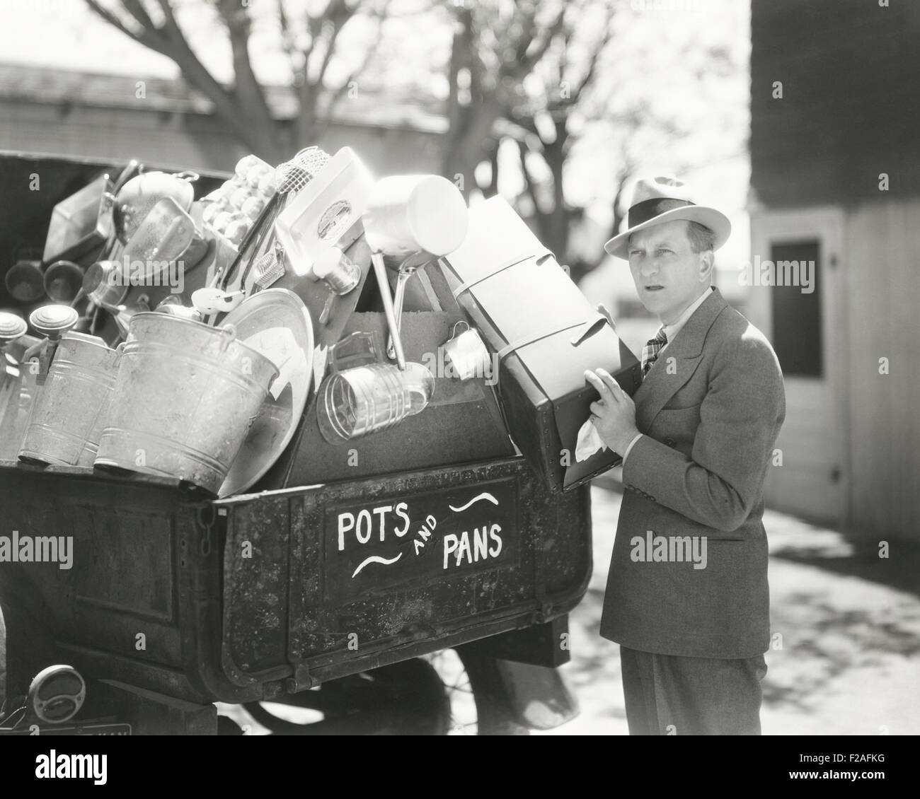 Pots and pans salesman (OLVI008 OU404 F) Stock Photo