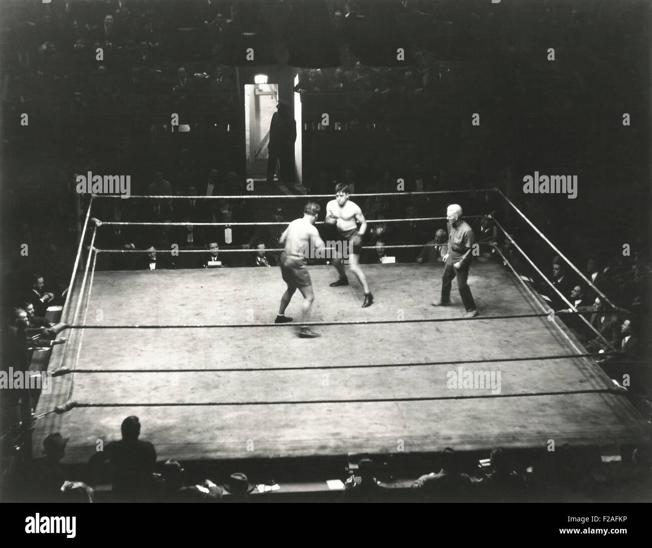 High angle view of boxing match (OLVI008 OU400 F) Stock Photo
