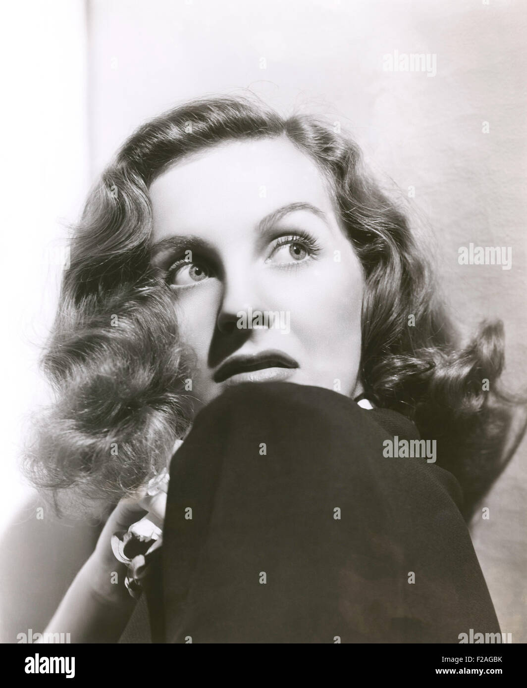 A nervous glance (OLVI008 OU193 F) Stock Photo