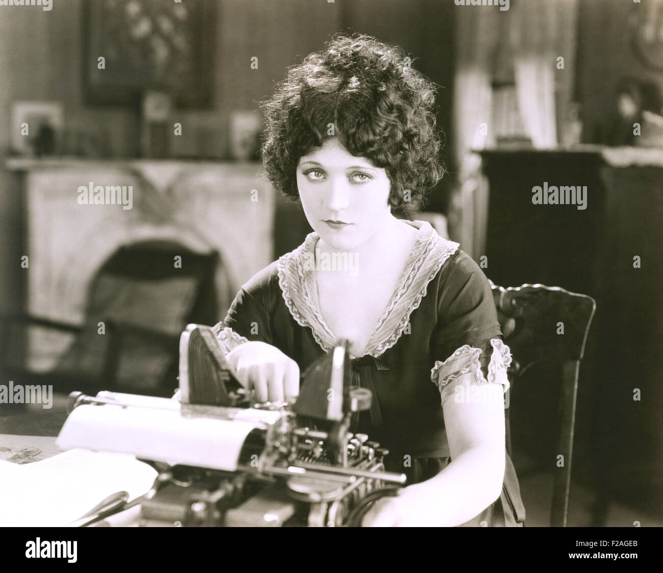 Thoughtful businesswoman with typewriter at desk in office (OLVI008 OU148 F) Stock Photo