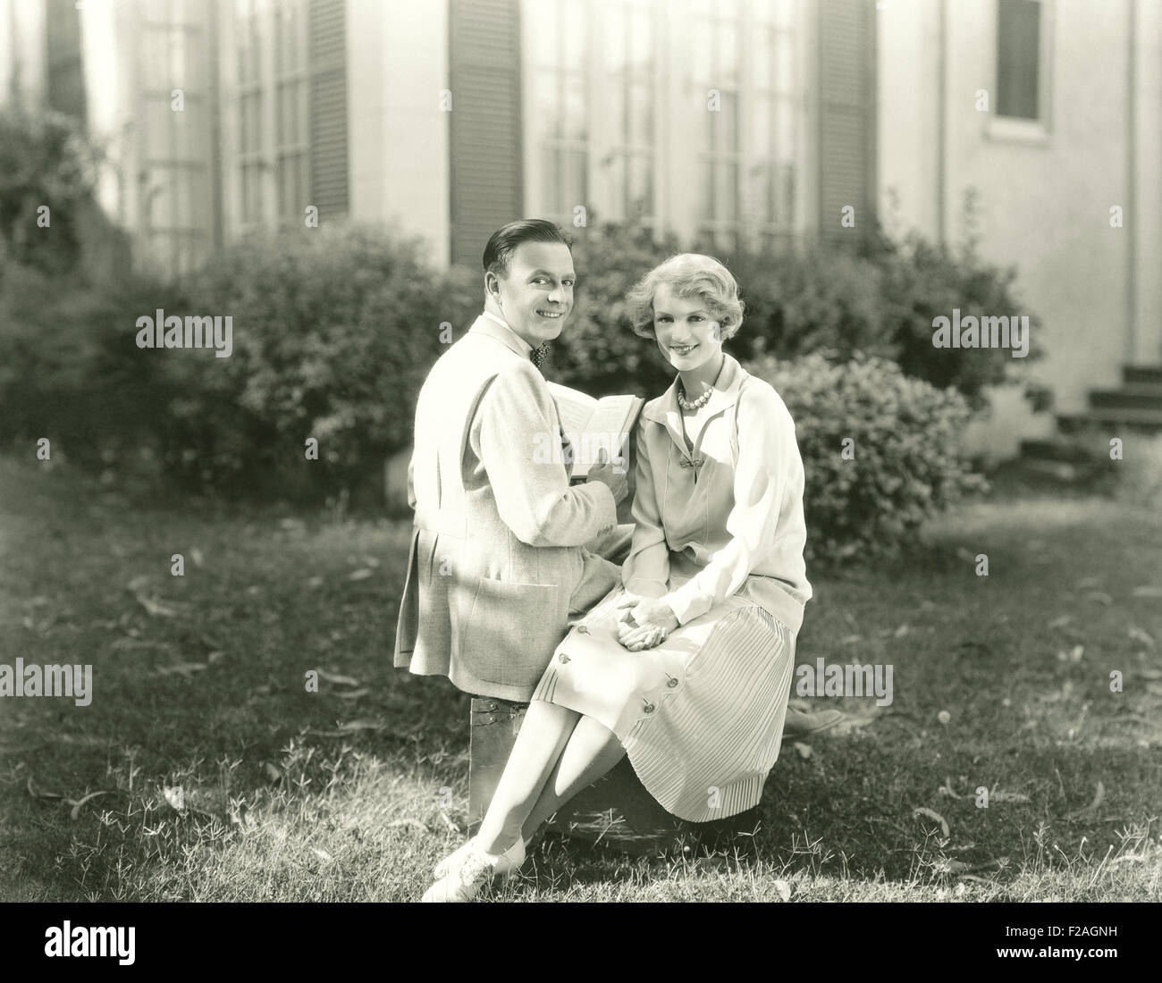 1920s couple back hi-res stock photography and images - Alamy