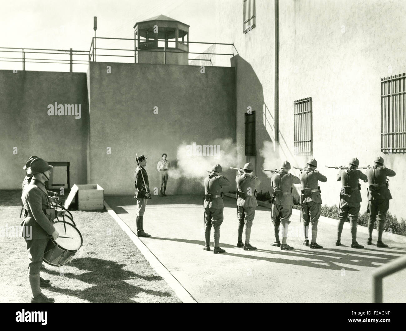 Facing the firing squad (OLVI008 OU084 F) Stock Photo