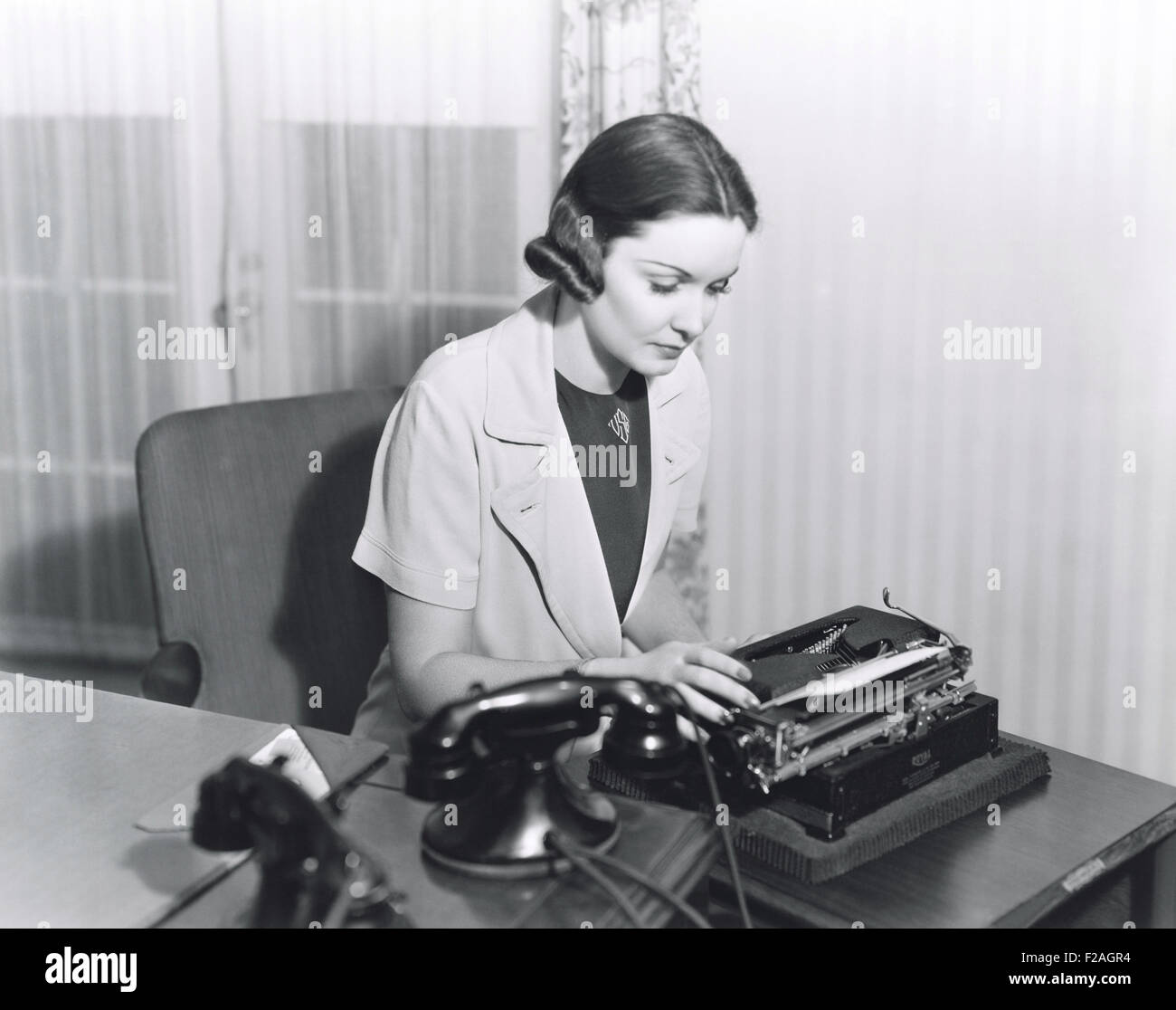 Woman typing a letter (OLVI008 OU061 F) Stock Photo