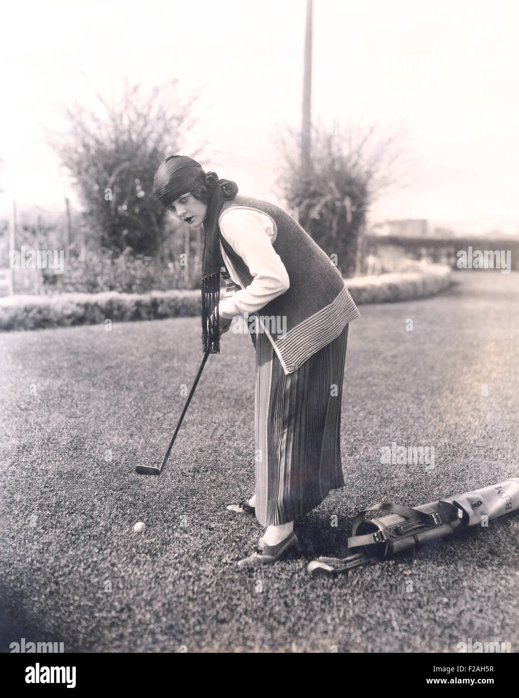 Golf practice (OLVI007 OU997 F) Stock Photo