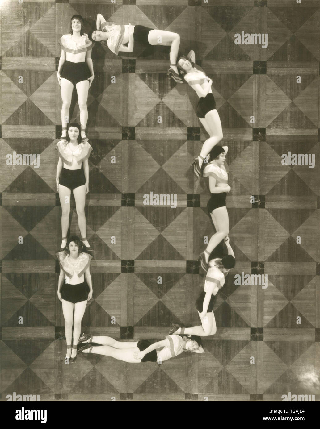 High angle view of women forming the letter 'D' (OLVI007 OU794 F) Stock Photo