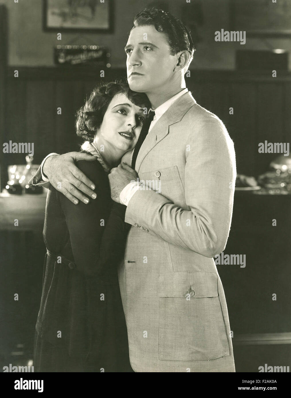 A shoulder to cry on (OLVI007 OU731 F) Stock Photo