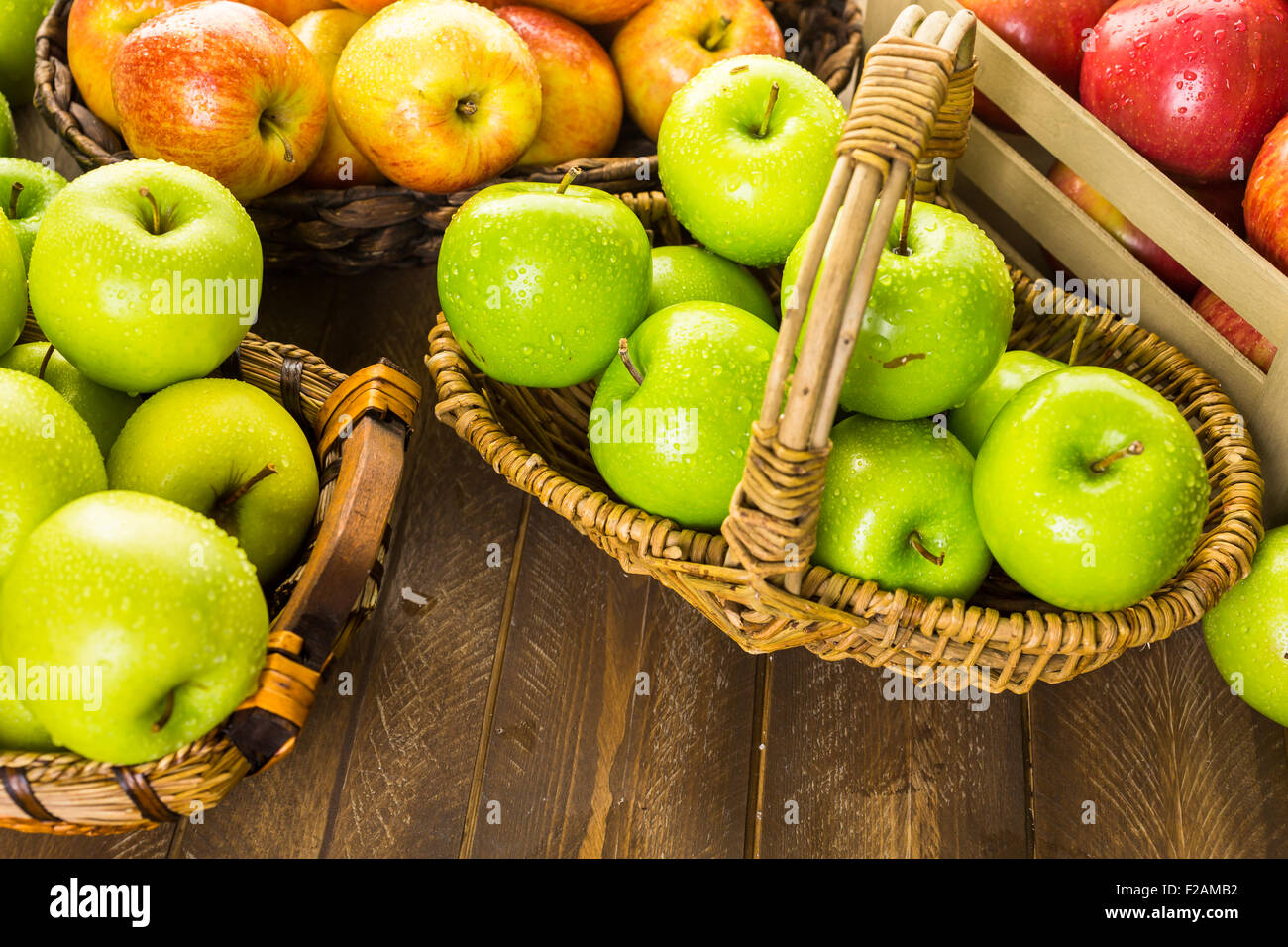 https://c8.alamy.com/comp/F2AMB2/variety-of-organic-apples-in-baskets-on-wood-table-F2AMB2.jpg