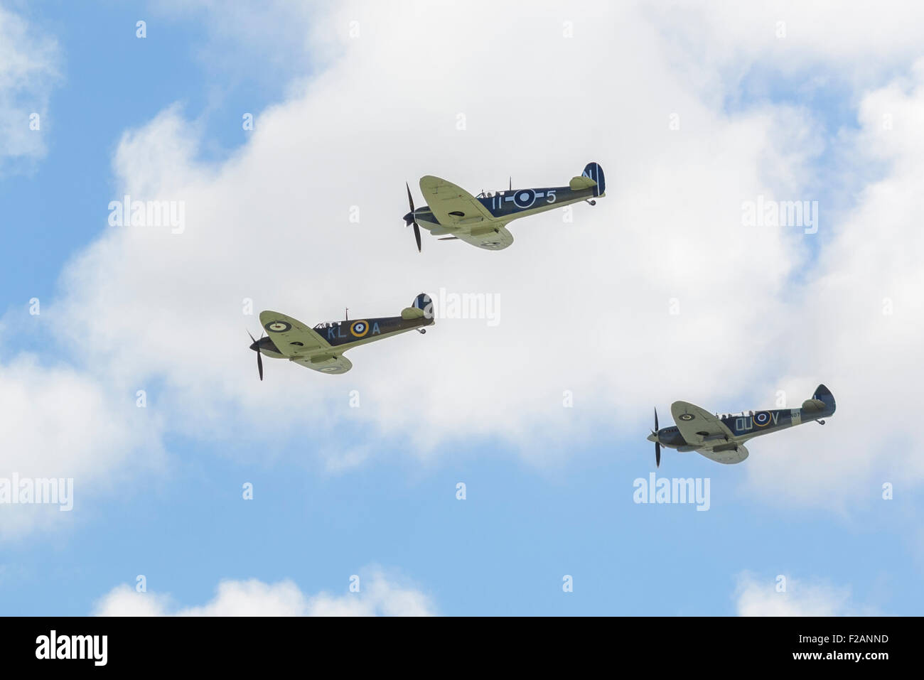 Vintage warplanes flypast in the UK of a Spitfire Mk.Ia (X4650), Spitfire Tr.IX 2 seater (ML407), Seafire LF.III (PP972). Stock Photo