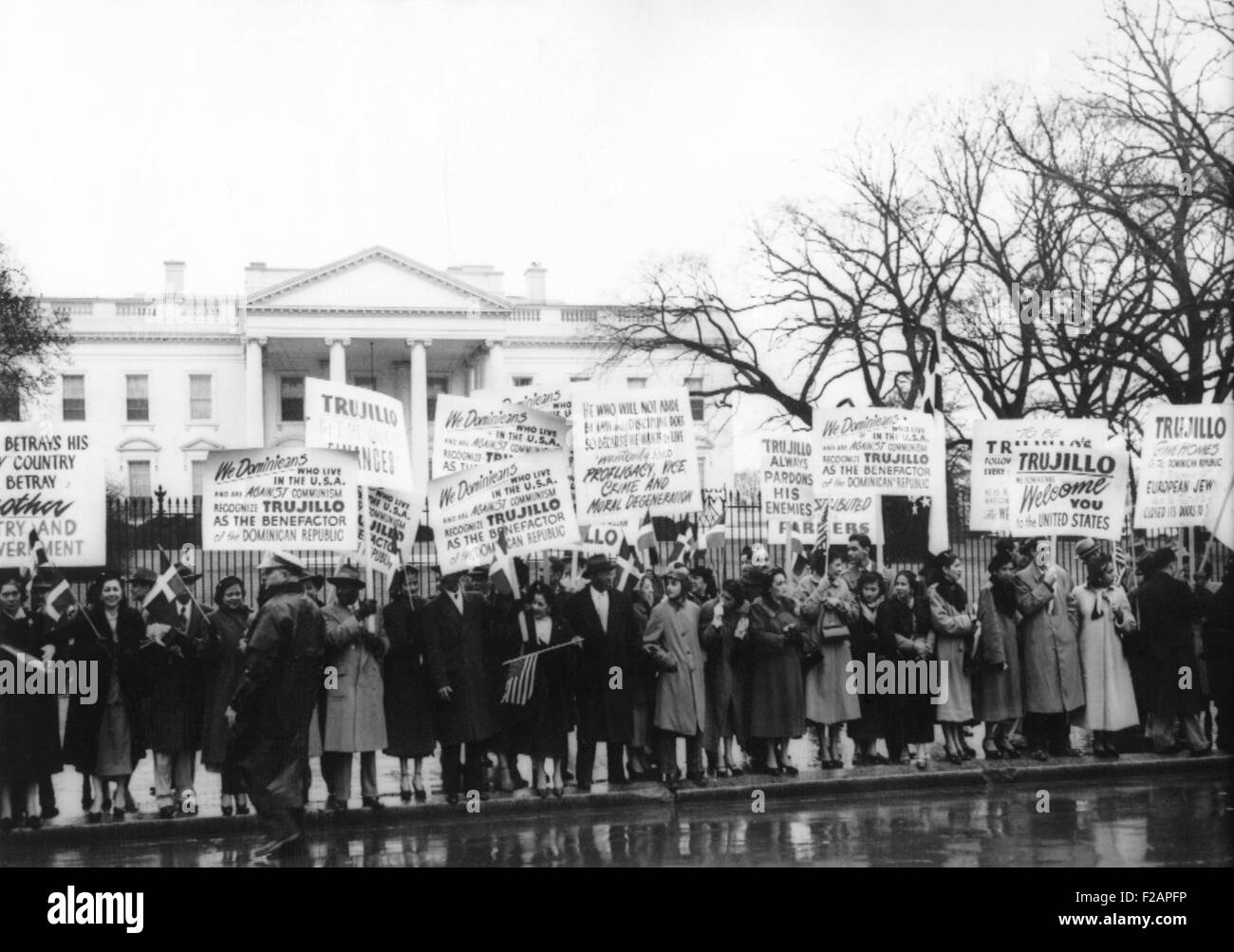 1000 Dominicans from New York City demonstrate loyalty to Generalissimo Rafael Trujillo. Signs welcome the dictator at the White House, Feb. 7, 1953. Trujillo, dictator of the Dominican Republic was on an extended trip to the U.S. in early 1953. (CSU 2015 11 1705) Stock Photo