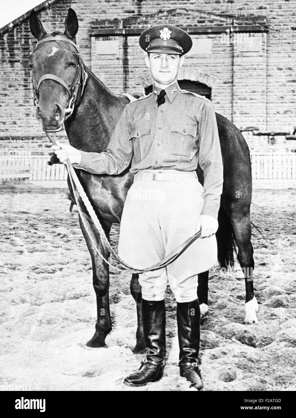 2nd Lt. Paul Mellon, was son of the late Andrew Mellon. April 16, 1942. At Fort Riley Kansas Calvary School, he was an instructor of horsemanship. He mainly served with the Office of Strategic Services (OSS) in Europe, where he rose to the rank of major and was the recipient of four Bronze Stars. (CSU 2015 11 1634) Stock Photo