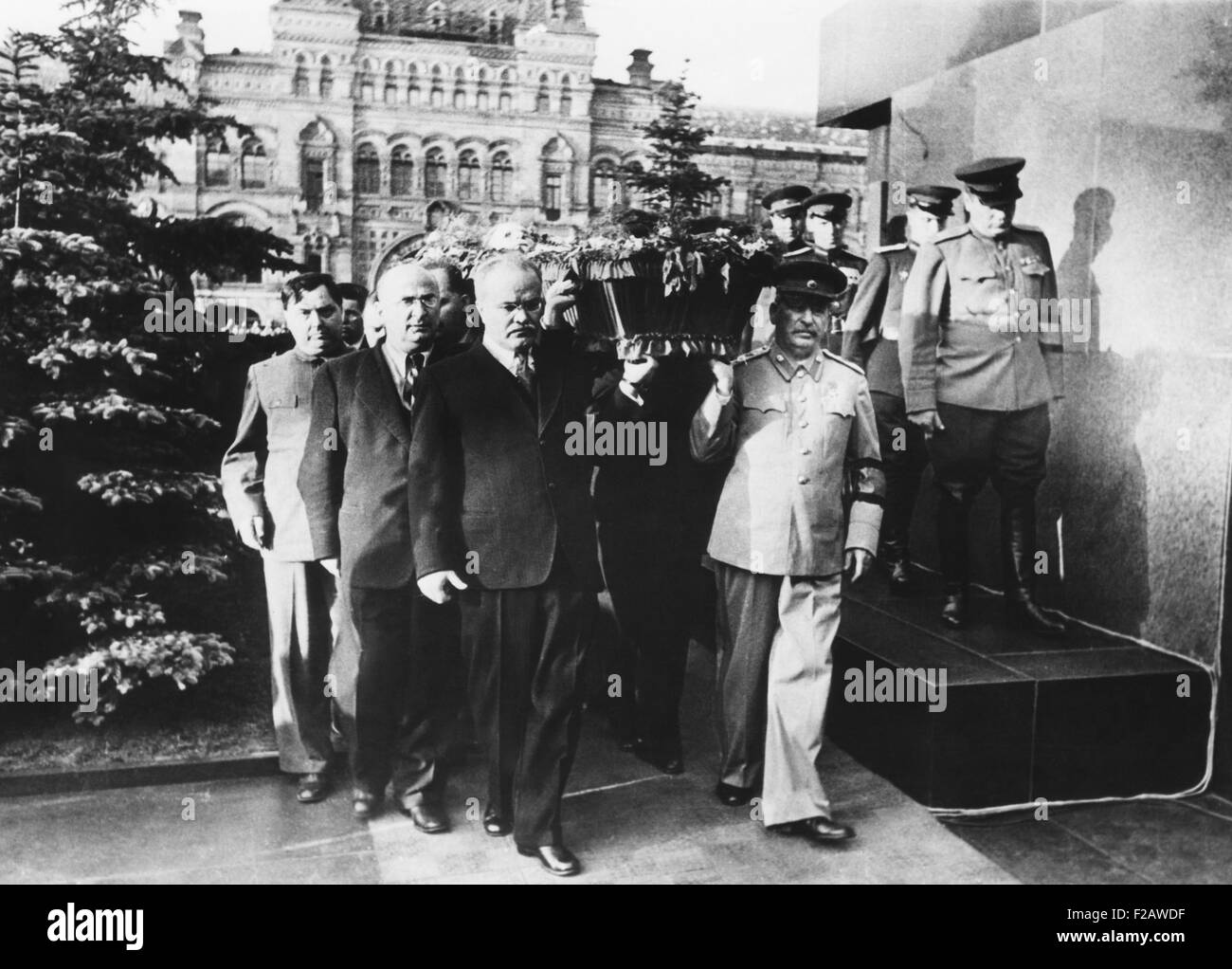 Josep Stalin and V.M. Molotov were the head pallbearers for Kalinin. Soviet President Mikhail I. Kalinin died in June 1946. On left are Georgy Malenkov and Lavrentiy Beria. (CSU 2015 11 1385) Stock Photo