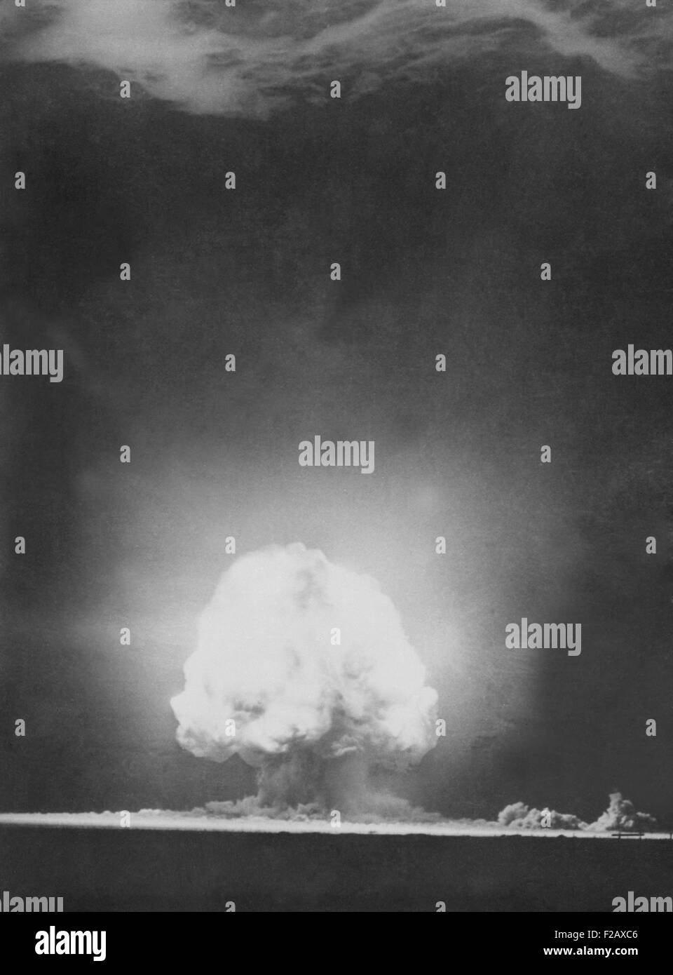 Atomic fission bomb explosion Black and White Stock Photos & Images Alamy