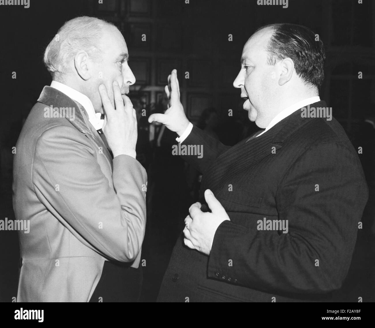 Actor Sir Cedric Hardwick and director Alfred Hitchcock on the set SUSPICION, 1941. (CSU 2015 9 853) Stock Photo