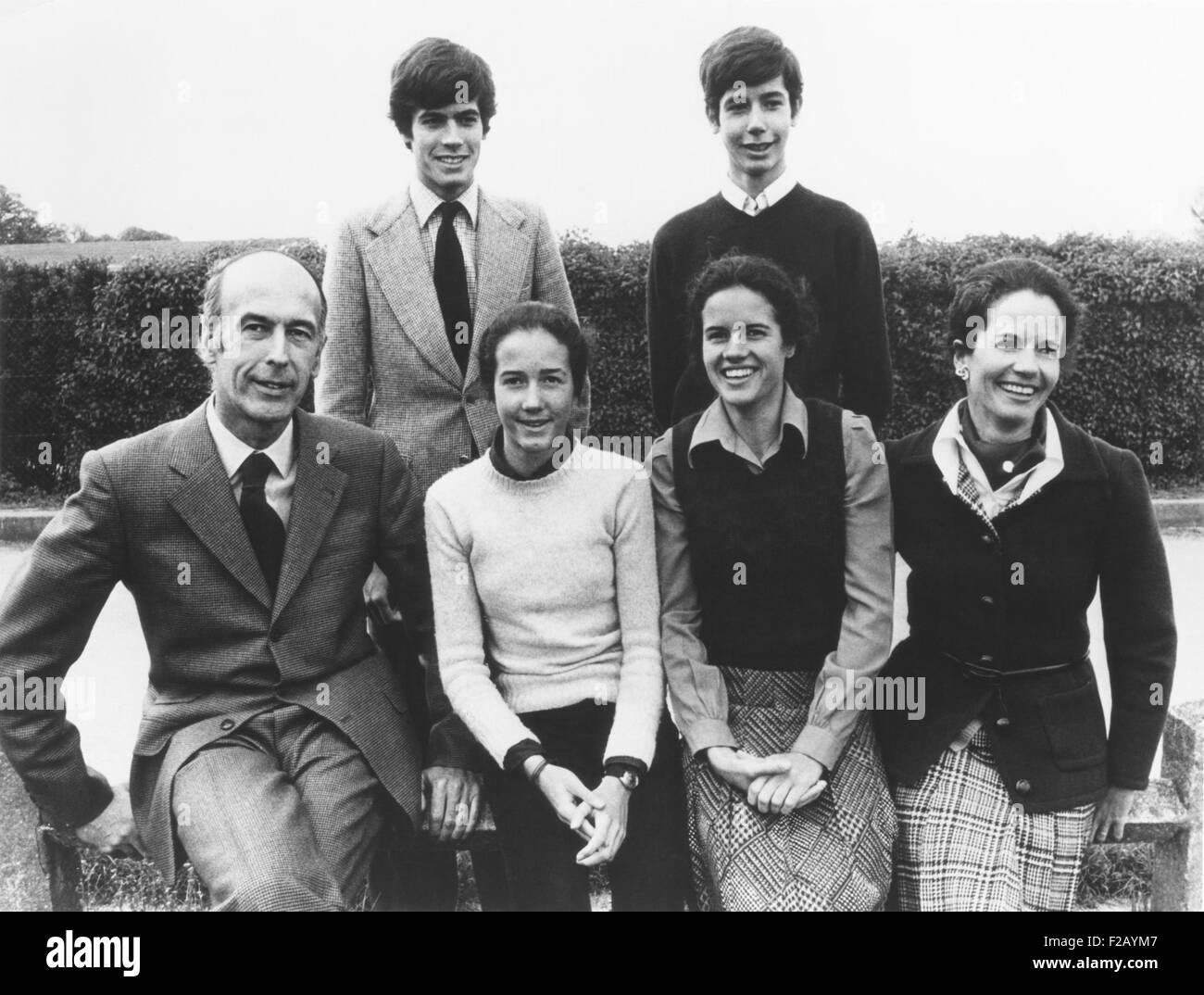Presidents Valery Giscard d'Estaing with his family. Seated L-R: Giscard, Jacinte,Valérie-Anne, Anne-Aymone Giscard d'Estaing. Standing: Henri, Louis. Ca. 1976. (CSU 2015 9 754) Stock Photo