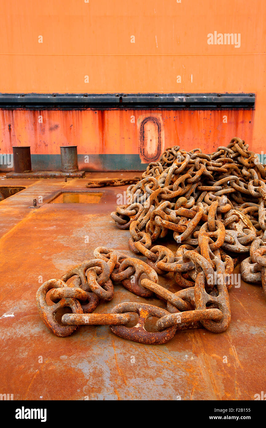 rusted anchor chain Stock Photo - Alamy