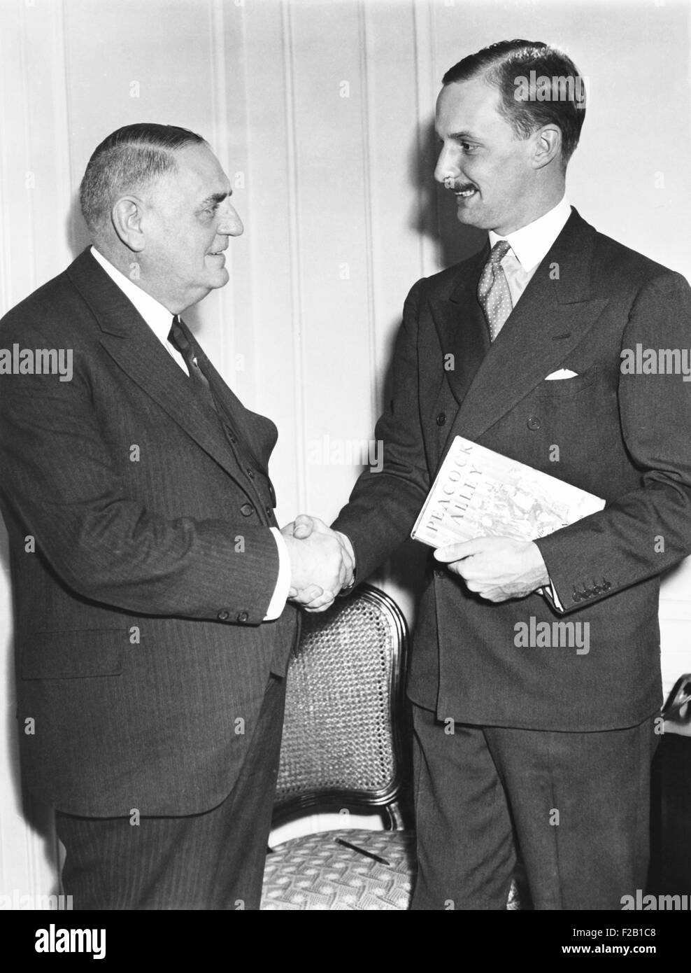 Waldorf Astor (right), grandson of William Waldorf Astor in New York, Oct 23, 1933. He is welcomed to the Waldorf Astoria Hotel Stock Photo