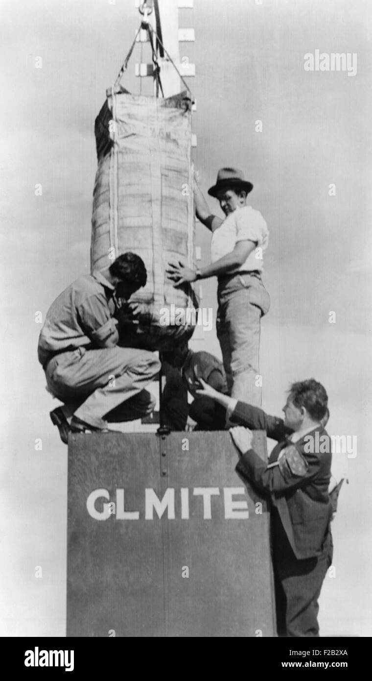 Lester P. Barlow supervising the set up of his 'GLMITE' bomb. He is preparing for a test at Aberdeen Proving Ground, Maryland. (CSU 2015 8 480) Stock Photo