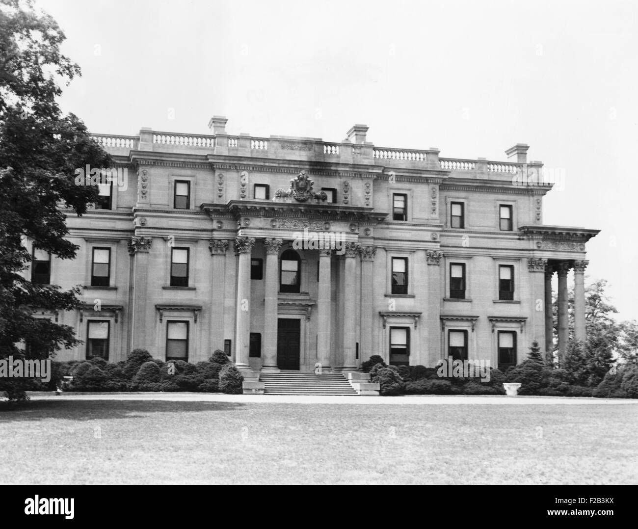 Grecian-Corinthian Mansion on the 700-acre Vanderbilt estate at Hyde Park, N.Y. A rumor circulated that African American cult leader Father Divine was purchasing the property near FDR's home. President Roosevelt addressed a communication to Father Divine stating that it was anybody's privilege to buy any property on sale. Aug, 16, 1939. - (CSU 2015 5 76) Stock Photo