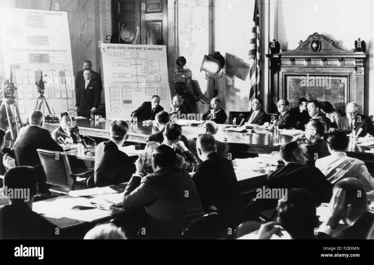 The Senate Investigations subcommittee public hearing into the Billie Sol Estes case. June 27, 1962. It opened in the Senate Caucus Room as Asst. Subcommittee Counsel, Paul E. Kamerick (left center) testified that it was 'inconceivable' that government inefficiency alone enabled Estes to amass thousands of acres of improper cotton allotments. At the committee table, L-R: unidentified; Dens. Carl Curtis (R-Neb.); Karl Mundt (R-SD); Council Donald F. O'Donnell; Chrm. John McClellan (D-Ark); Sen. Henry Jackson (D-Wash); and Sam Ervin, Jr, (D-NC) - (CSU 2015 5 57) Stock Photo