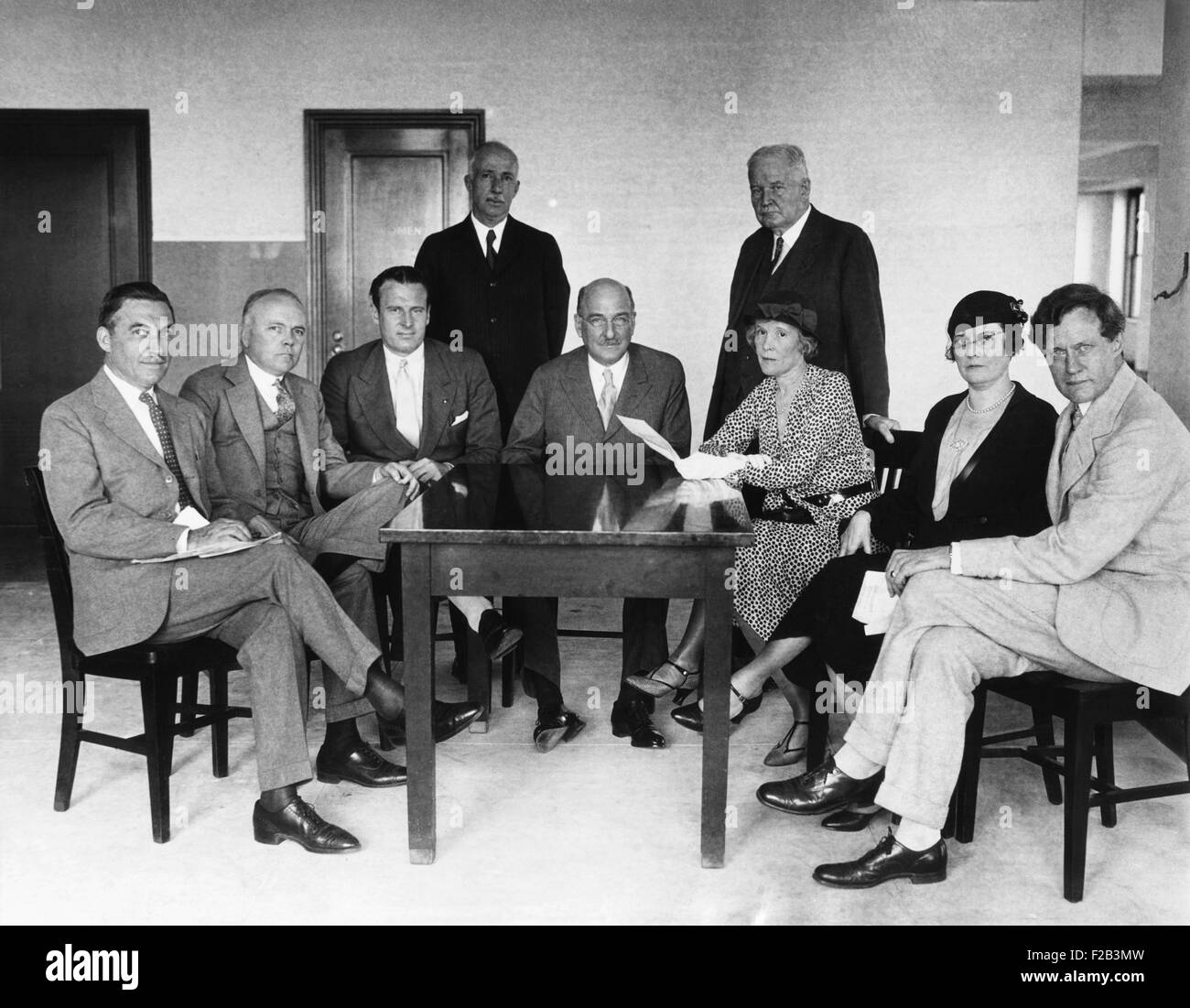 Leaders of Anti-Prohibition Organizations met in the Empire State Building in NYC, June 6, 1932. They want a wet plank to end Pr Stock Photo