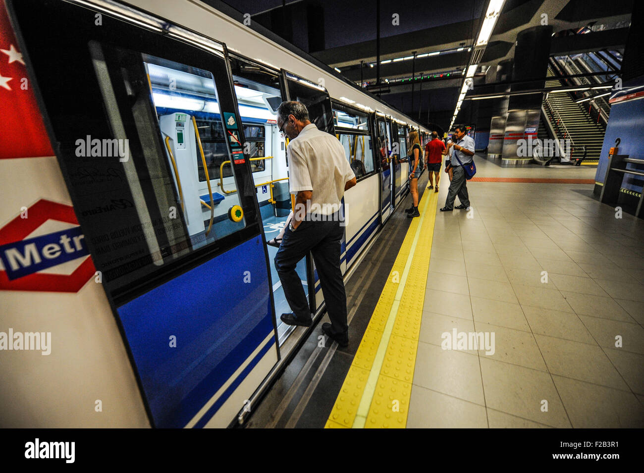 Train in Madrid subway-tren en el metro de Madrid Stock Photo
