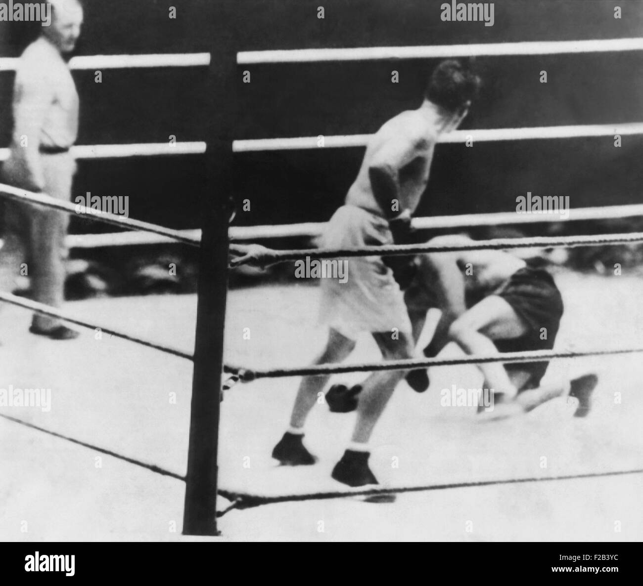 'Long Count Fight', the Gene Tunney-Jack Dempsey boxing match of Sept. 22, 1927. Tunney knocked Dempsey down in the 8th round, but got up immediately. - (CSU_2015_5_148) Stock Photo