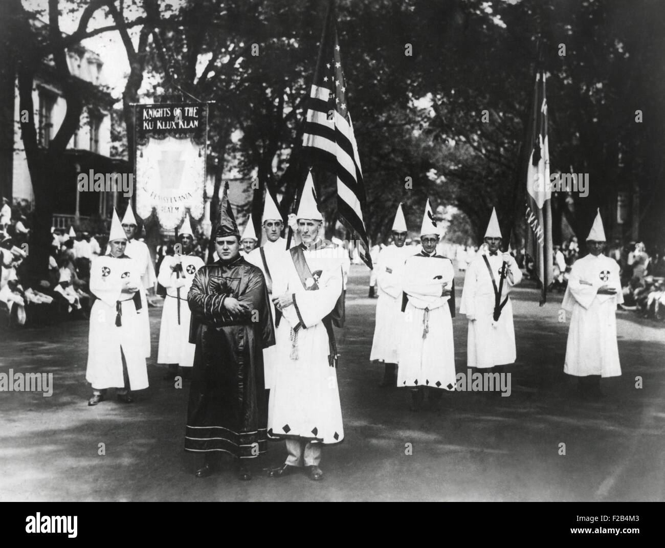 Ku Klux Klan parade in Pennsylvania, ca. 1925. Inspired by D. W. Griffith's film 'Birth of A Nation' and fueled by the entrepreneur, William Joseph Simmons, the KKK was brought back to life in the South and expanded into the Mid-west in the 1920s. - (BSLOC 2015 1 203) Stock Photo