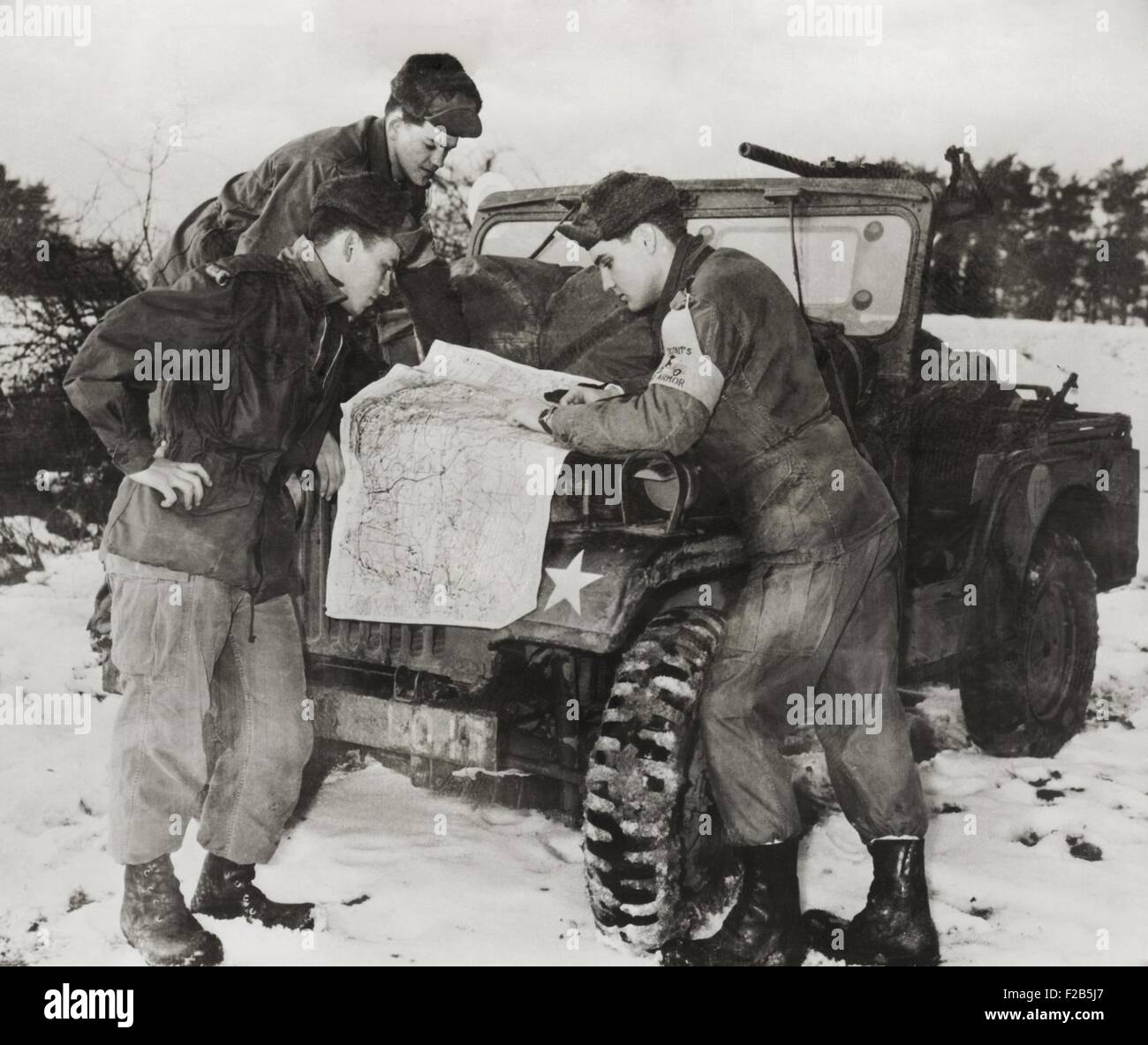 Elvis Presley and other soldiers read a map on maneuvers in Germany. He served with the with 1st Medium Tank Battalion, 3d Armored Division. Ca. 1959 - (BSLOC 2014 17 106) Stock Photo