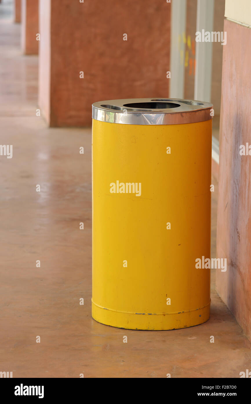 Metal recycle bin hires stock photography and images Alamy