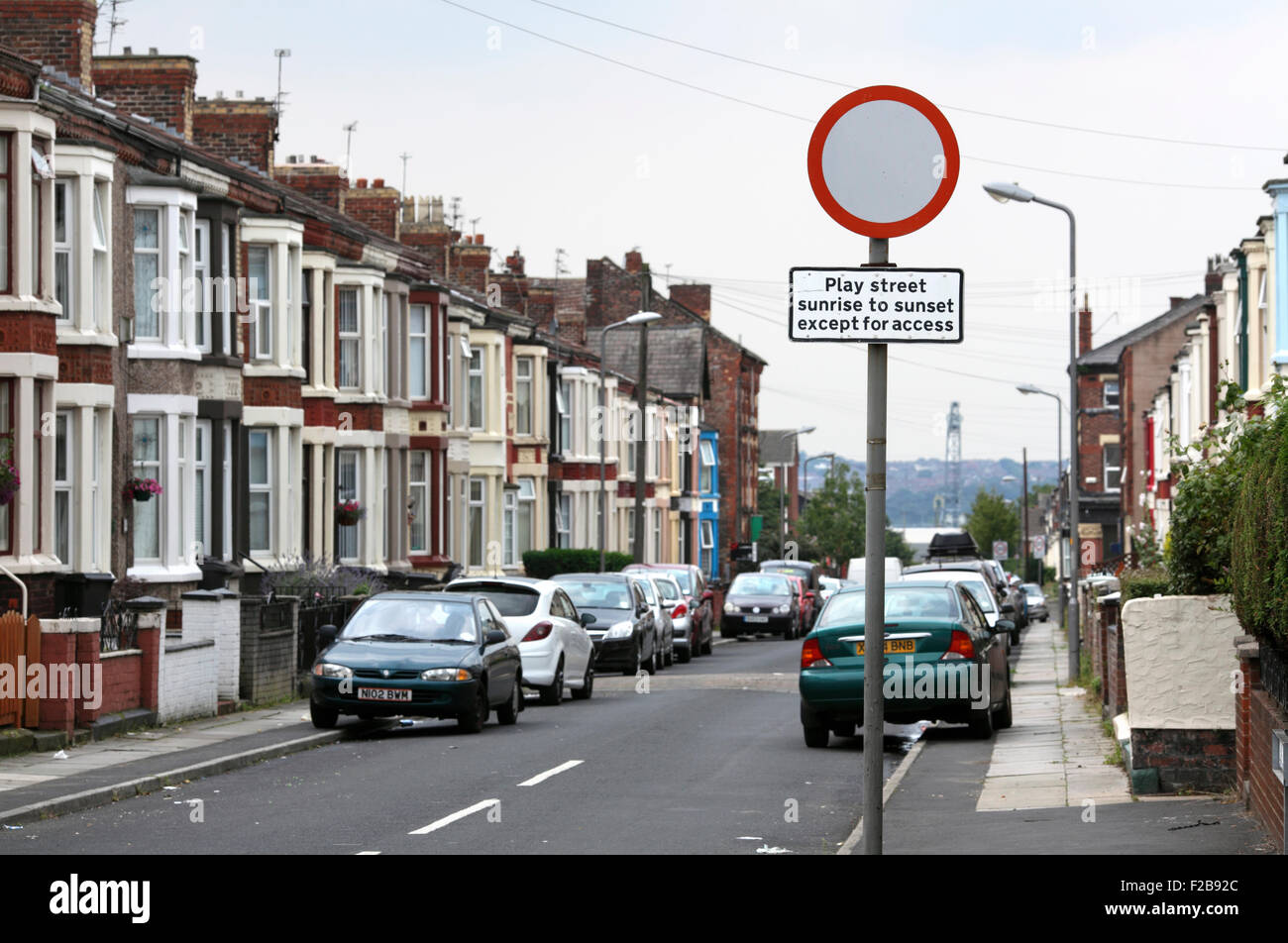 'Play street' road sign, Beatrice Street, Bootle, Liverpool 20. Stock Photo