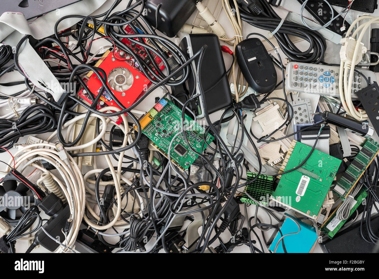 Old computer cables hires stock photography and images Alamy